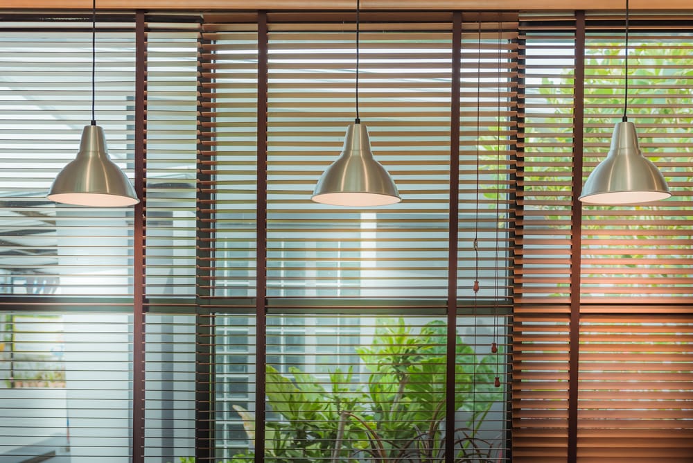 How to remove venetian blinds
