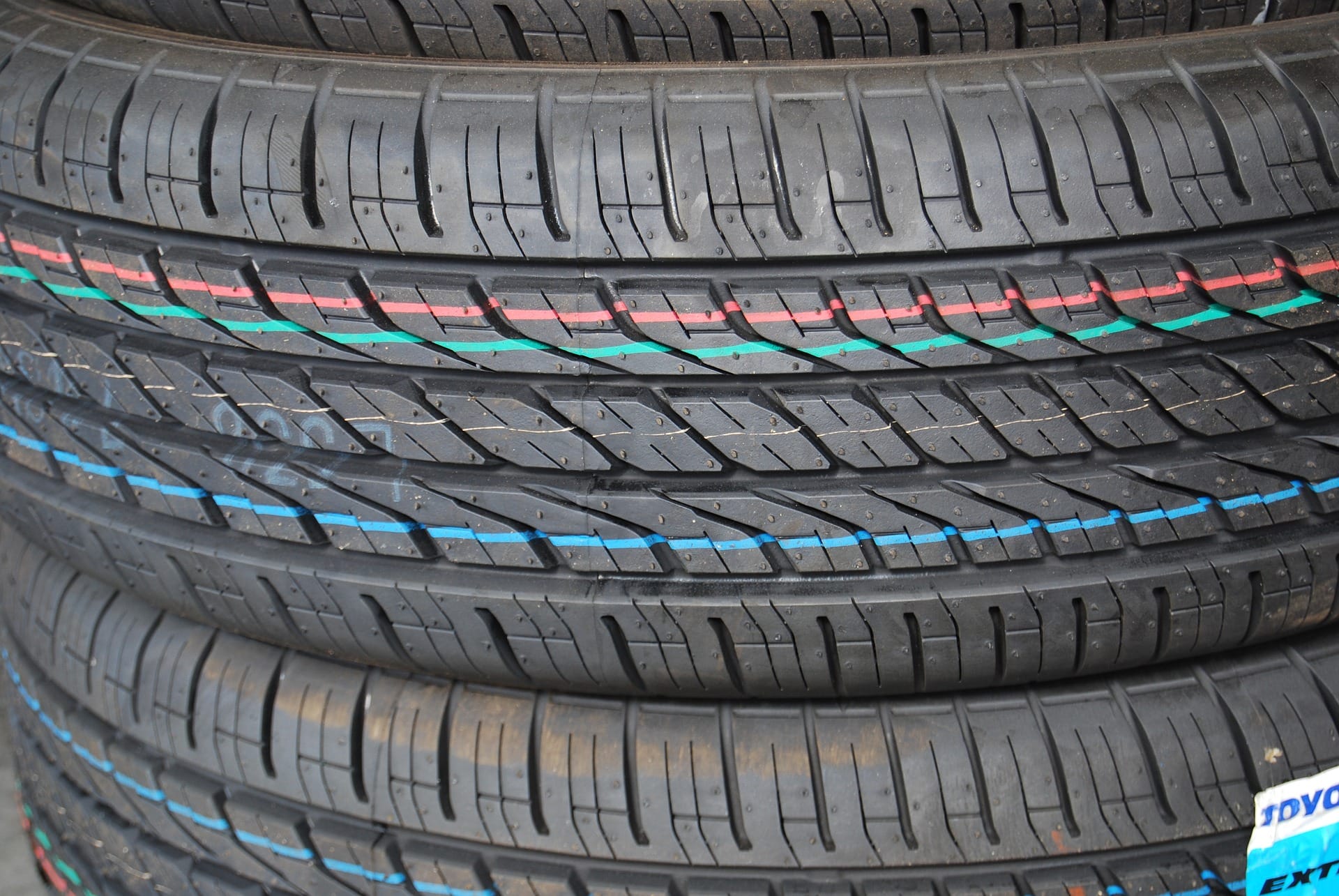 215 55 r17 tyres price